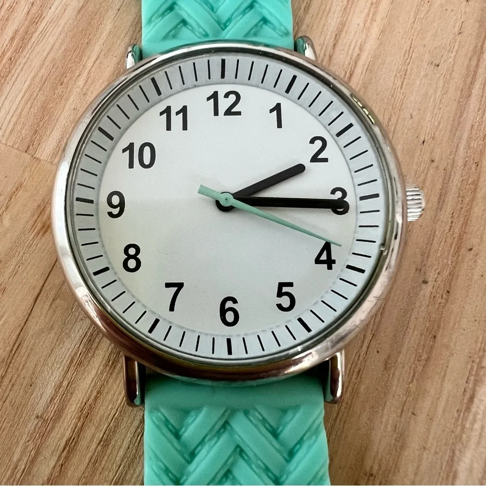 Unbranded ladies stainless steel silicone strap fashion watch NEW BATTERY
